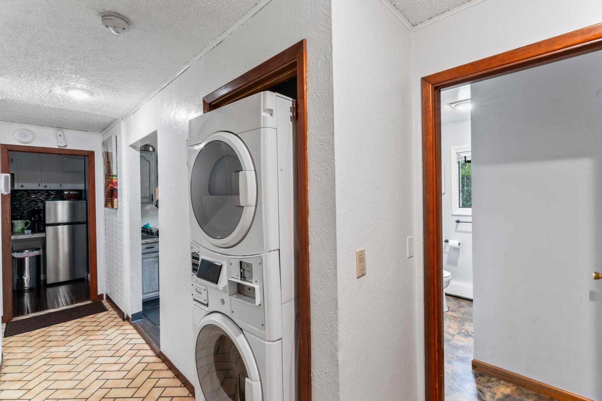 Compact But Cozy Too Hotel Anchorage Bagian luar foto